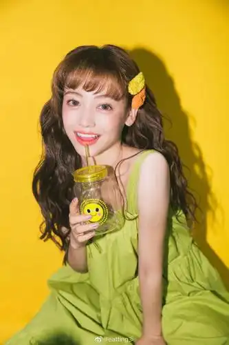 c,完美日记,无他相机,爱格杂志 合作明星达人:费沁源,孙珍妮,成果