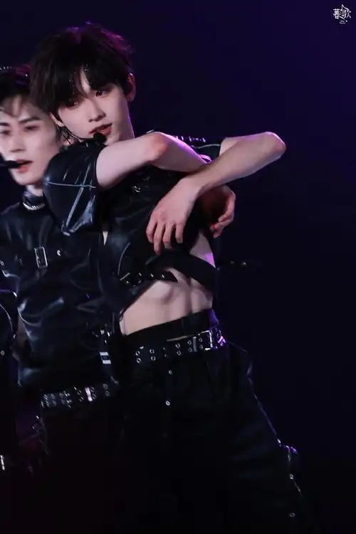 宋亚轩演唱会露腹肌##宋亚轩好性感