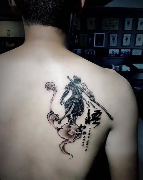 至尊宝纹身图片_背部新传统纹身图案