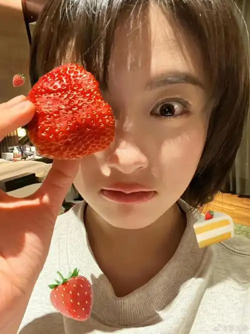 李兰迪晒怼脸自拍