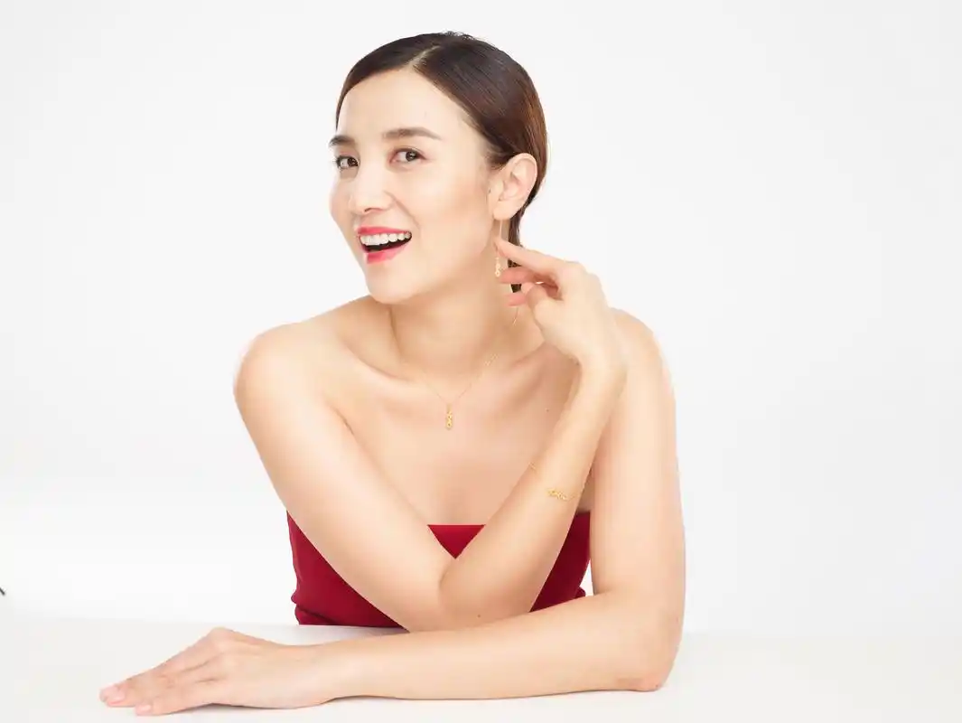 宋佳 红裙棚拍未修超清图 生图红衣美图