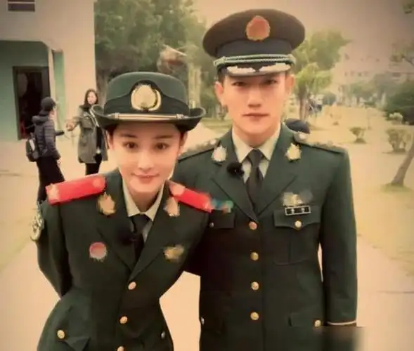 众所周知,之前张馨予在录制综艺节目的时候,和军人何捷相识,但任谁也