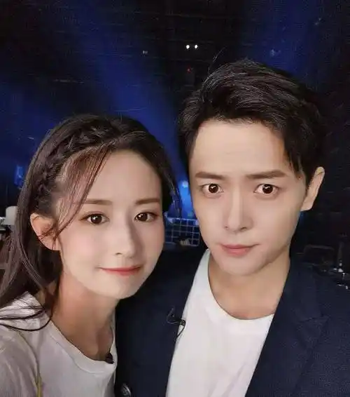 原创颖儿晒付辛博万元大礼不料惹网友柠檬精上线看来包老师录节目的钱