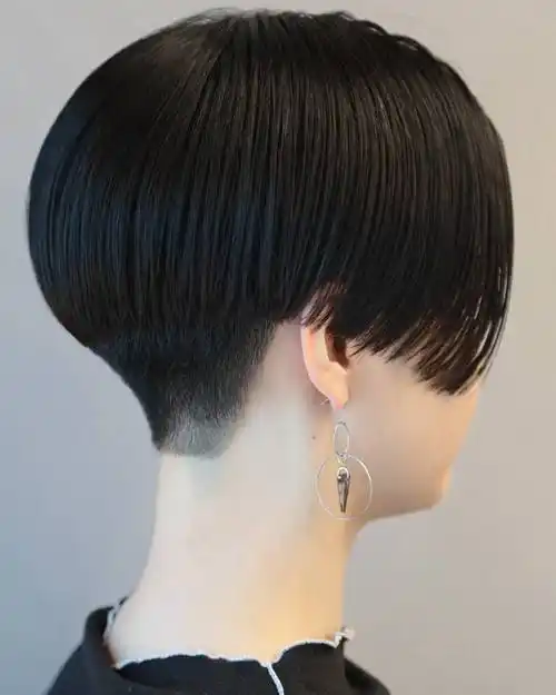 女士推边短发:利落显年轻,时尚新潮流|发型|减龄|时尚达人|职场女性