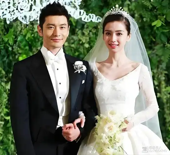 2015年,黄晓明与杨颖结婚,耗资两个亿,所有的费用全由黄晓明承担,父母