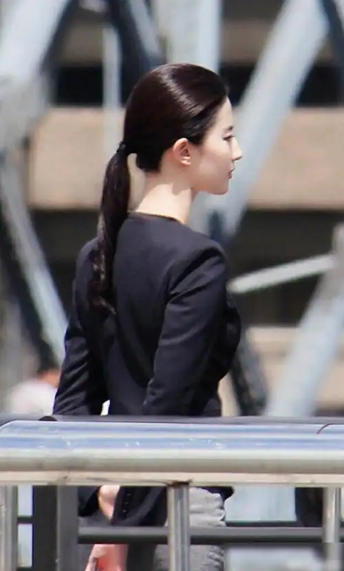 第三种爱情刘亦菲最美的现代装女性的柔美和刚毅尽显无疑