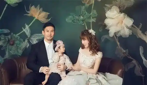 甜美万蒂妮嫁小学同学口碑好