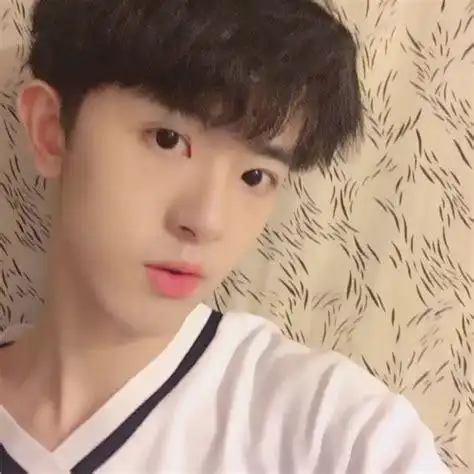 超萌的初中15岁校草帅哥男生头像(3)_帅哥头像 - 帅哥图库