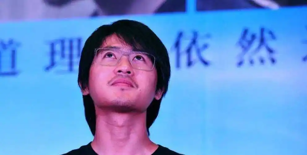 跨过 " 三重门 "退学前,老师问韩寒:" 你以后靠什么养活自己?