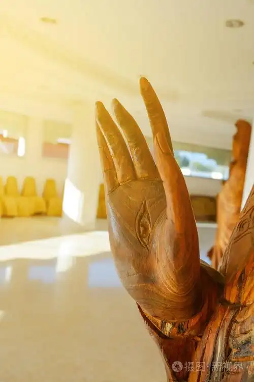 寺庙佛像的手模糊和选择性