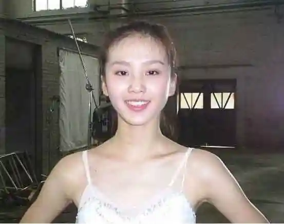 原创刘诗诗10年前的旧照流出浓妆比现在美一个档次气质超级好