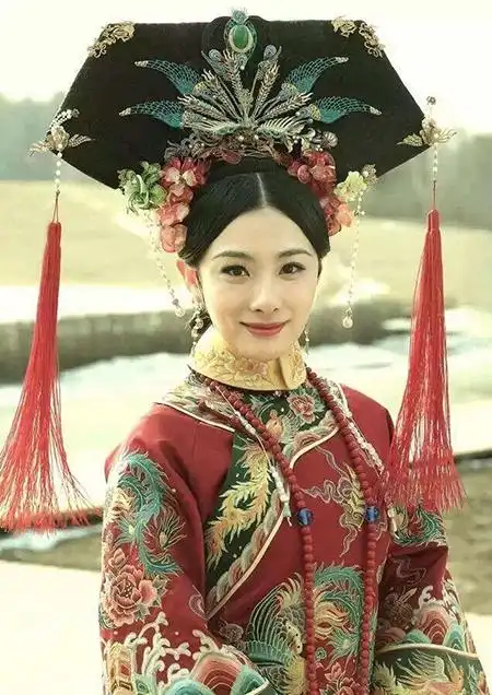 湘妹子刘璇演绎末代皇后婉容 气质高雅令人过目不忘