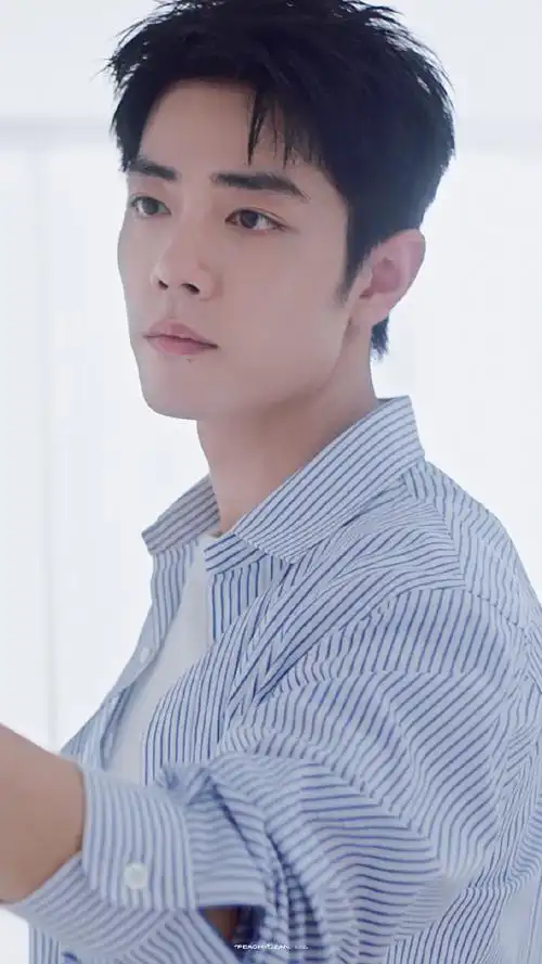 鼻子那里两颗生动的小痣,太可爱了@x玖少年团肖战daytoy#遇见你的光