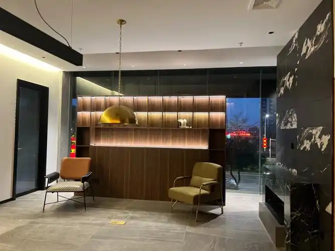 设计总监办公室天花板进行中