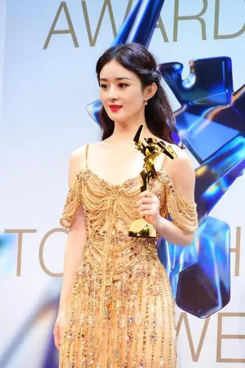 赵丽颖和替身合照