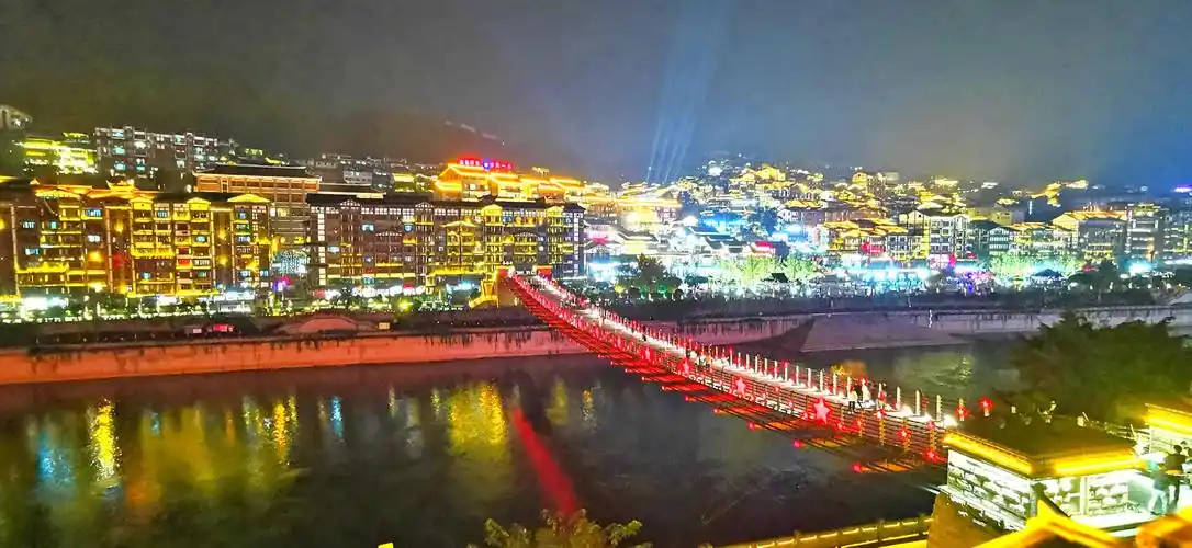 原创茅台镇夜景很迷人