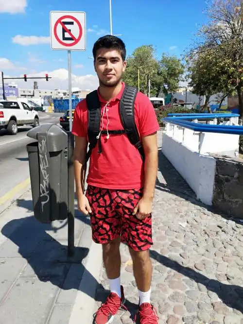 墨西哥男人很少有身材高挑的