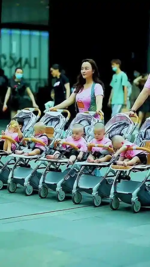 可爱的六胞胎,他家应该有矿