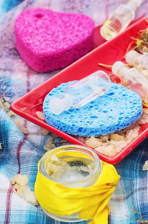 以下是一个简单的小学生起泡胶制作指南.