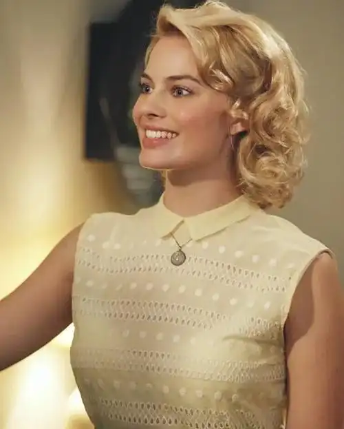 全球公认的十大美女莫妮卡贝鲁奇一颦一笑尽显风韵