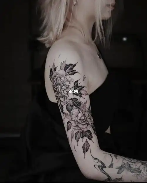 厦门纹身分享素花半臂花臂纹身设计