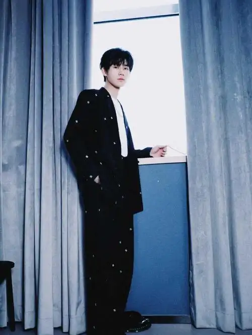 张真源壁纸  #神图的诞生  #大长腿  #向全世界安利张真源