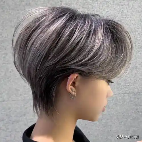 最火女士发型来了,挂耳立体短发,好看到心动