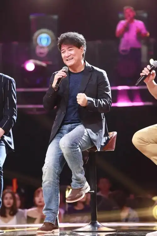 周华健(emil wakin chau),1960年12月22日出生于中国香港西营盘,祖籍