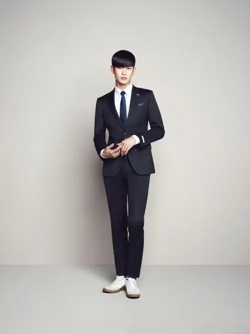 金秀贤西装冷峻