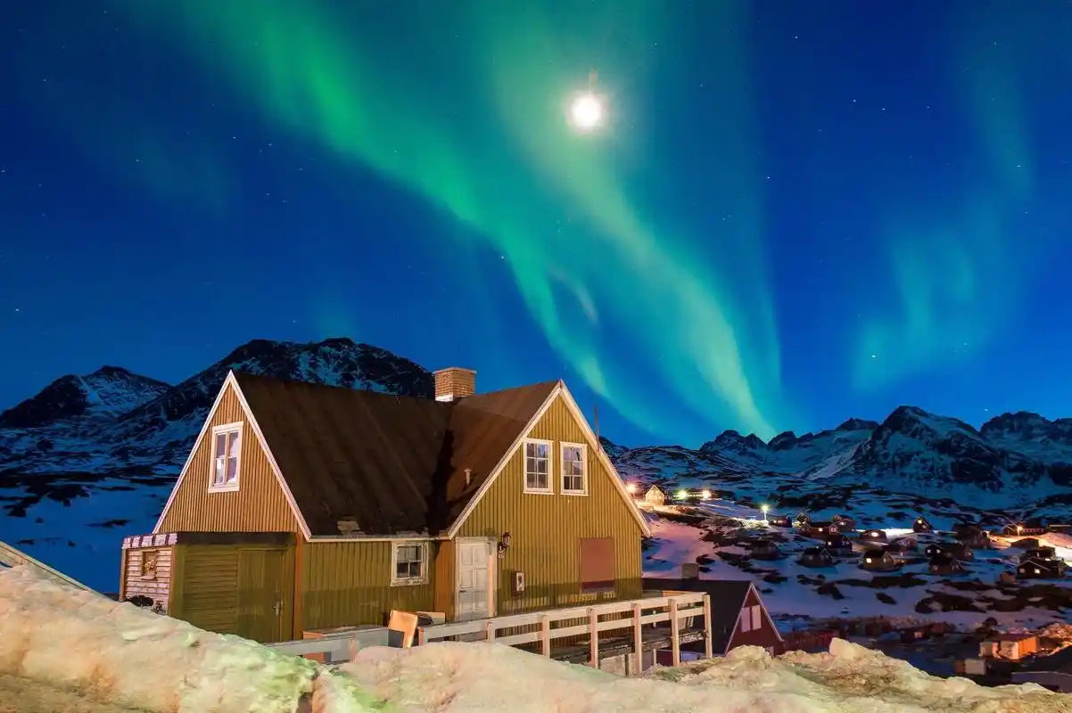 格陵兰岛上的极光风景 (2018年摄,图源:澎湃影像)