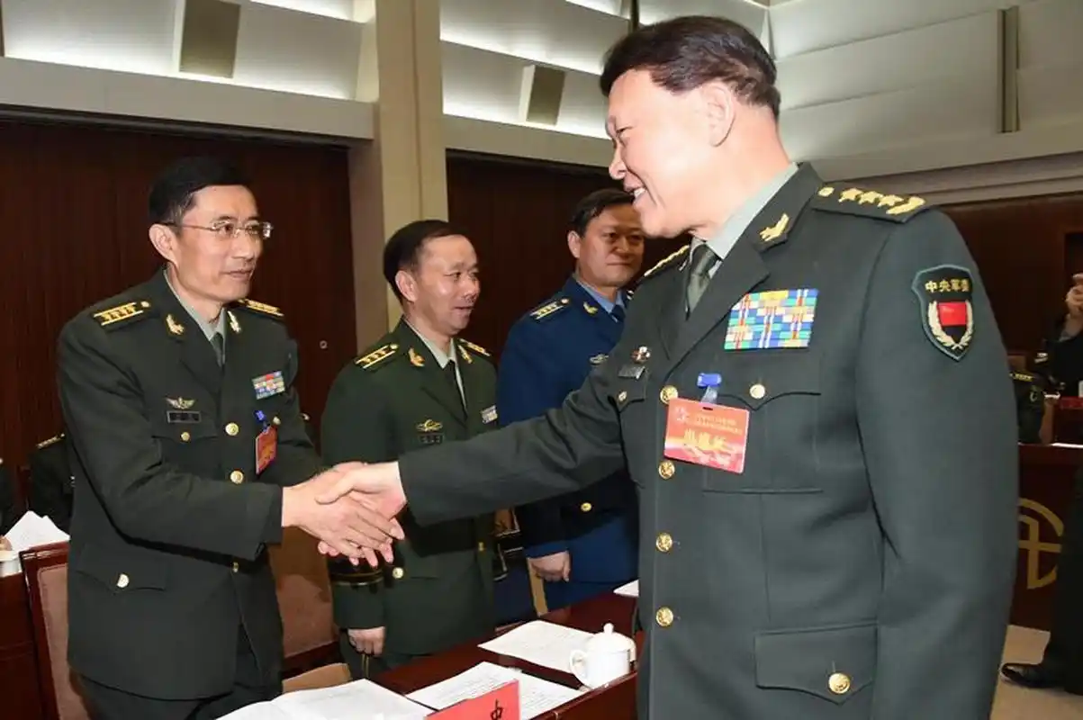 他是我军上将,曾任总政主任,被称为"两面人",66岁时畏罪自杀 1951年8