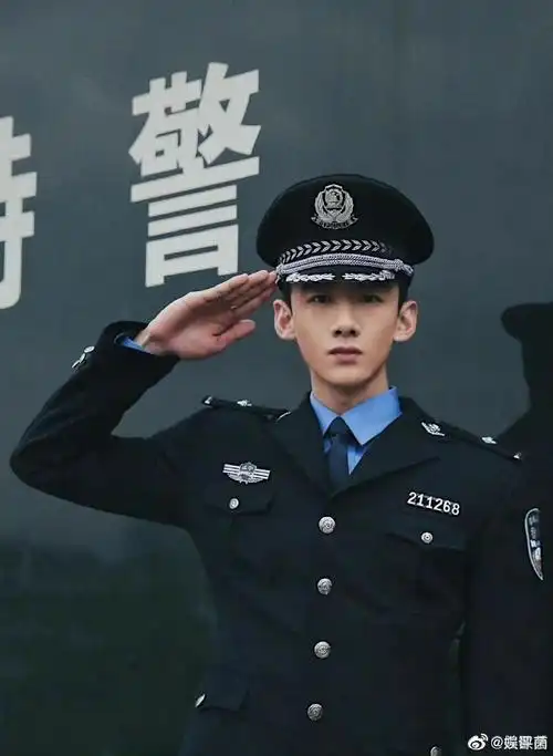 白敬亭新剧演乘警