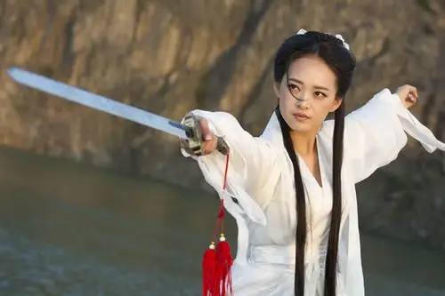 冯越综艺穿越成小龙女打戏出彩受成龙钦点