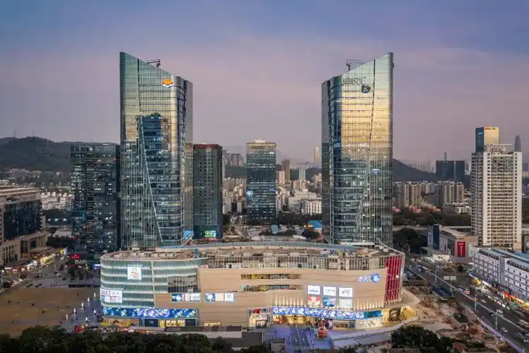 宣传依法文明养犬领养代替购买本周末这些小可爱们在卓悦汇等着你来带