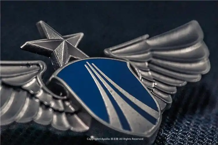 中国人民解放军空军胸标元素壁纸白色的浪花在寻找梦的方向海面上升起