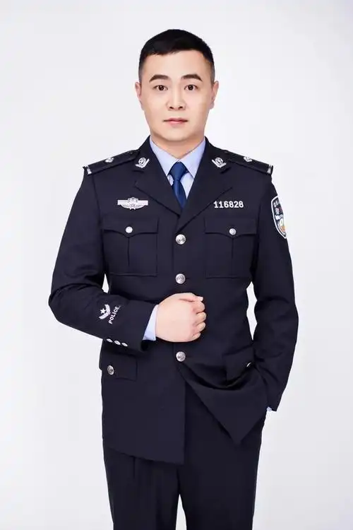 一线传真洛阳公安发布我们的第一张警服照