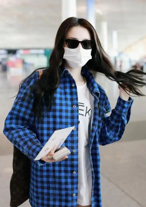 格子衬衫怎么搭配格子衬衫怎么搭配外套学徐璐穿大一号