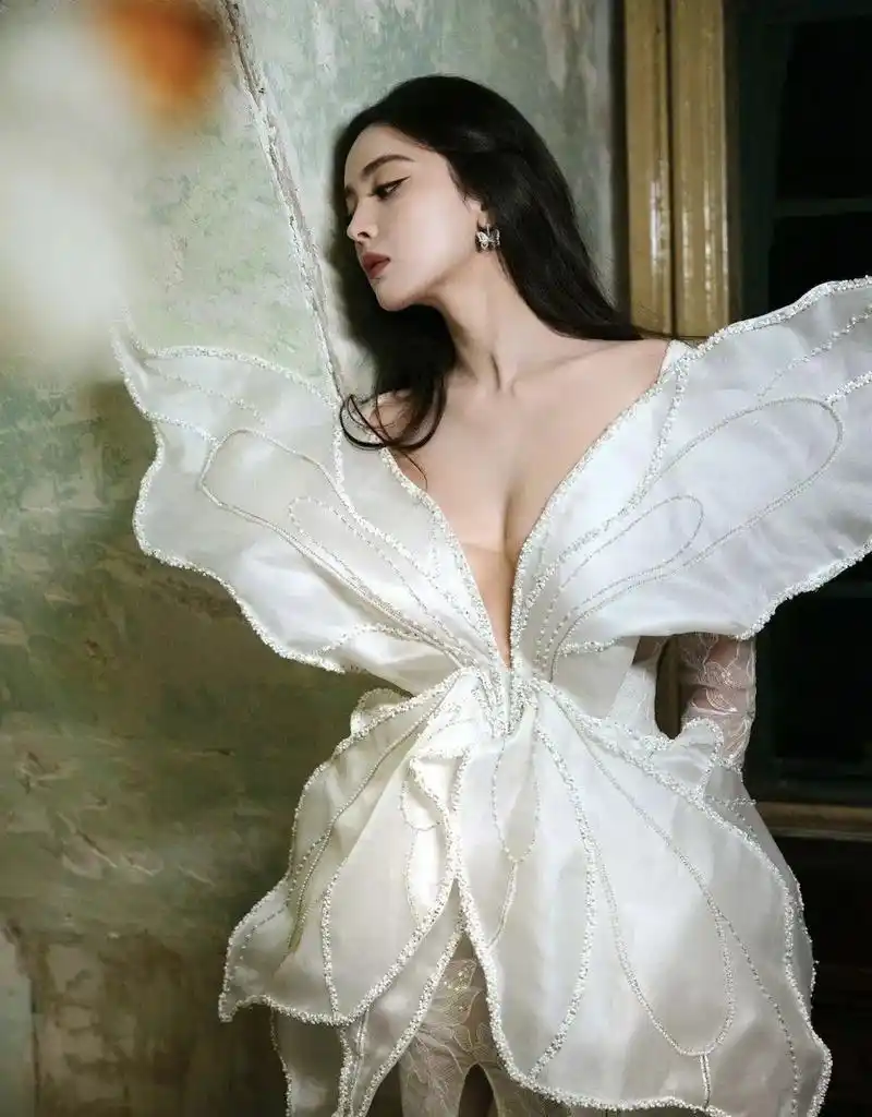 古力娜扎:红毯美神 古力娜扎近几次的造型杀伤力有多大,无论是礼服