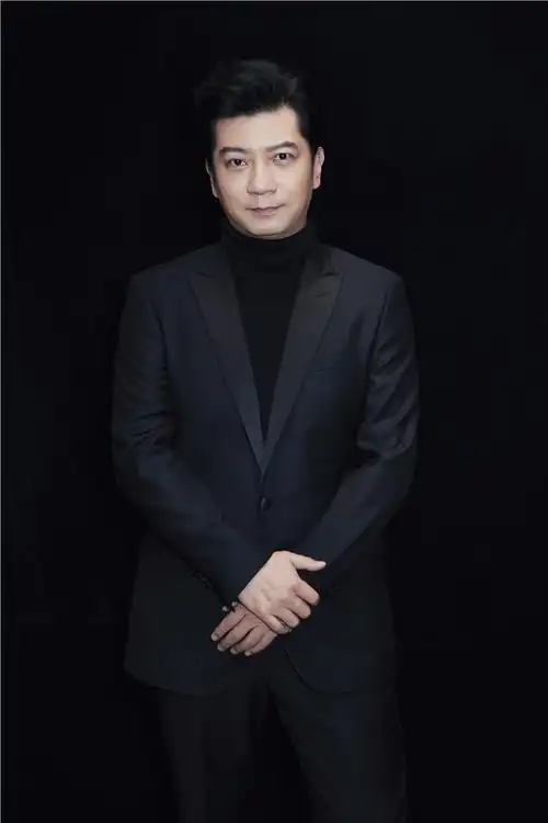 田雨《飞驰人生》变身驾校教练 与"学生"沈腾片场欢乐多