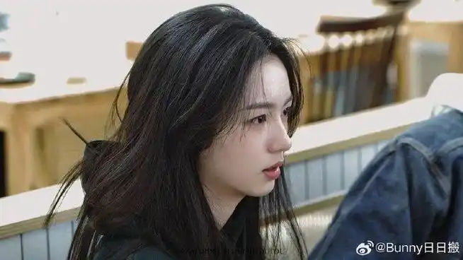 周也 花絮比正片还美 这个骨相和侧脸好绝|骨相|正片|花絮_新浪新闻