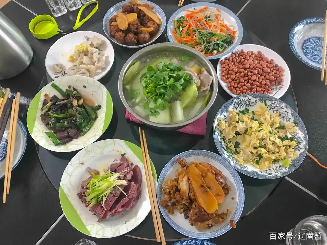 朋友喊我去她家吃饭,八菜一汤个个都是经典,外面花钱你都吃不到