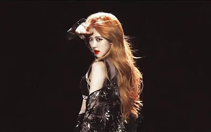 【朴彩英 rosé】朴彩撩就是科切拉舞台上最飒的野玫瑰!