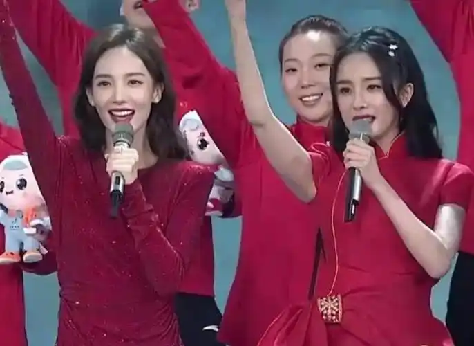 金晨与杨幂,杨幂与金晨春晚同台