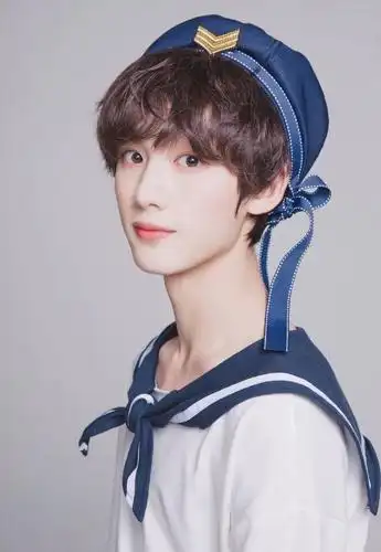 夏日绝美少年,吴磊周深蔡徐坤丁程鑫,男明星水手服造型大赏