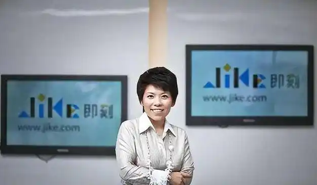 乒乓女王邓亚萍花光国家20亿还给老外下跪儿子国籍不明