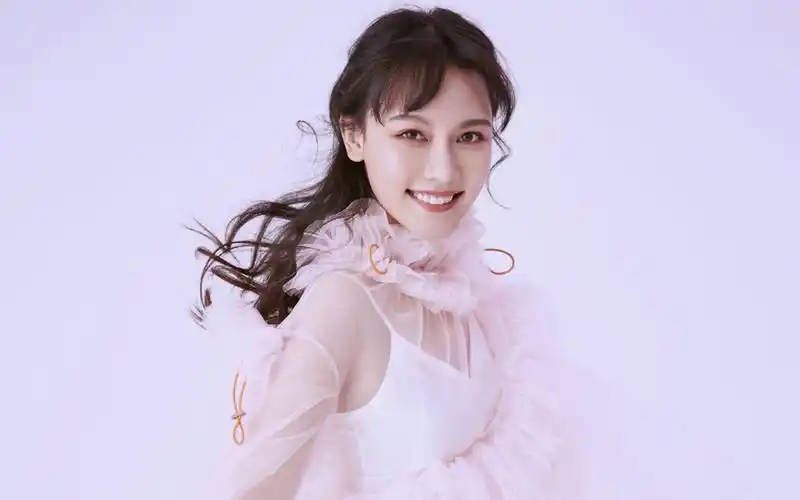 孙骁骁清新灵动写真图片桌面壁纸