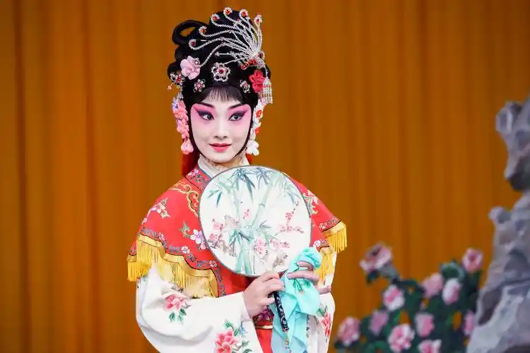 京剧票友,《红娘》《奇袭白虎团》本周末登陆湖南大剧院_经典_剧目