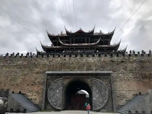 向西川西,松州古城