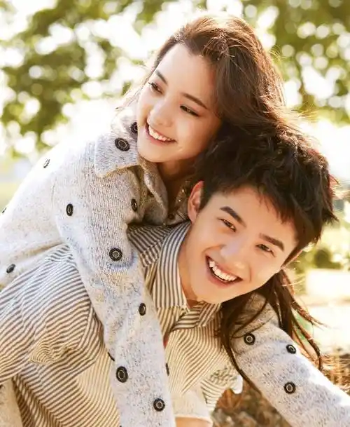 欧阳娜娜谈理想男友称帅哥不靠谱,网友纷纷推荐千玺王一博蔡徐坤_王源