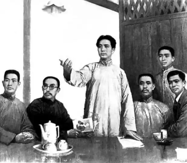 "电影《开天辟地》:△中共一大会址1921年8月3日黄昏,浙江嘉兴南湖的